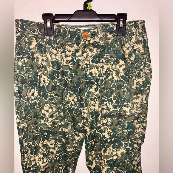 Anthropologie Hei Hei Sylvan Green/Tan Camo Floral Straight Leg Roll Up Pants - Picture 3 of 12